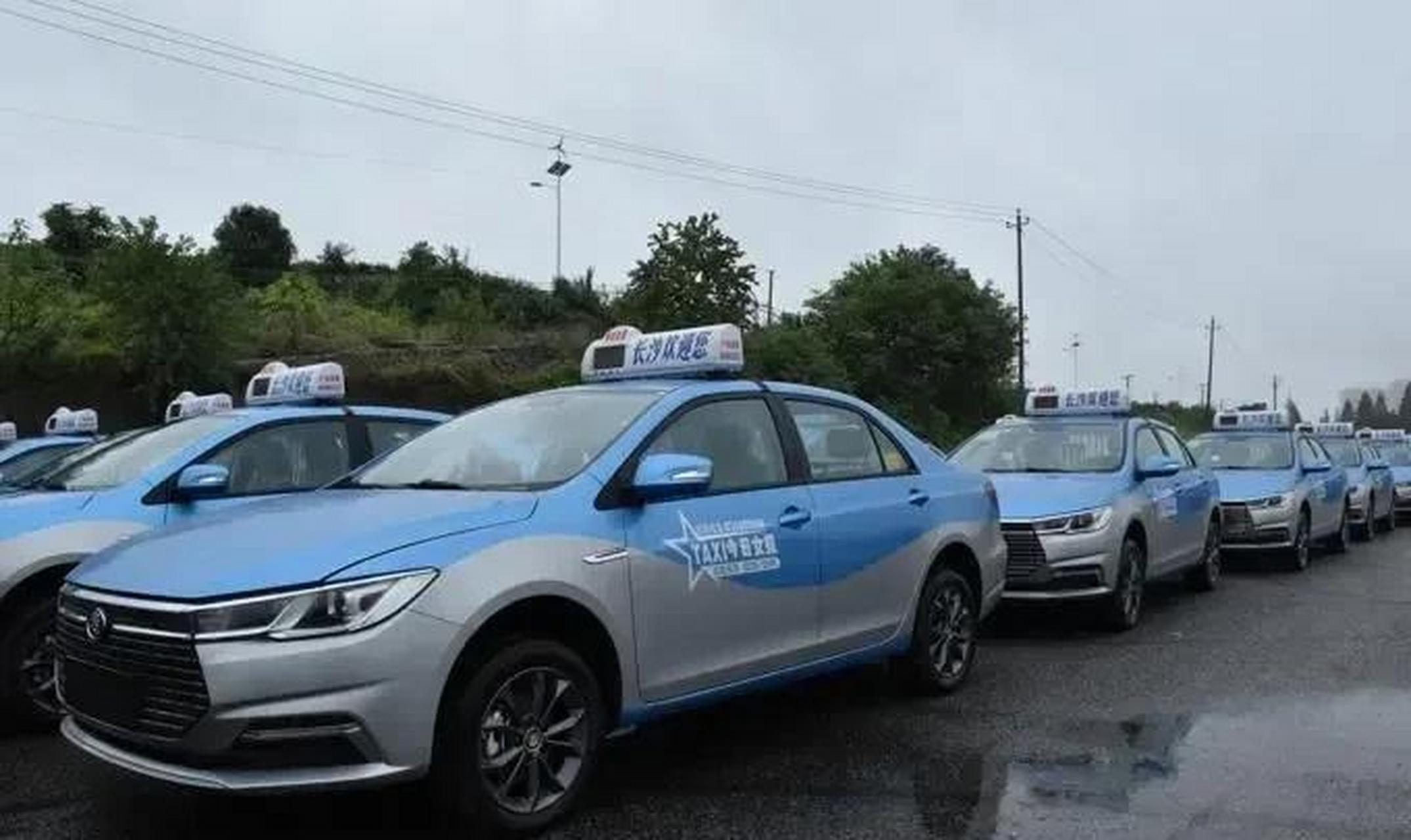 都什么年代了,出租车还在忽悠人,从张家界来到长沙,从长沙站刚下火车