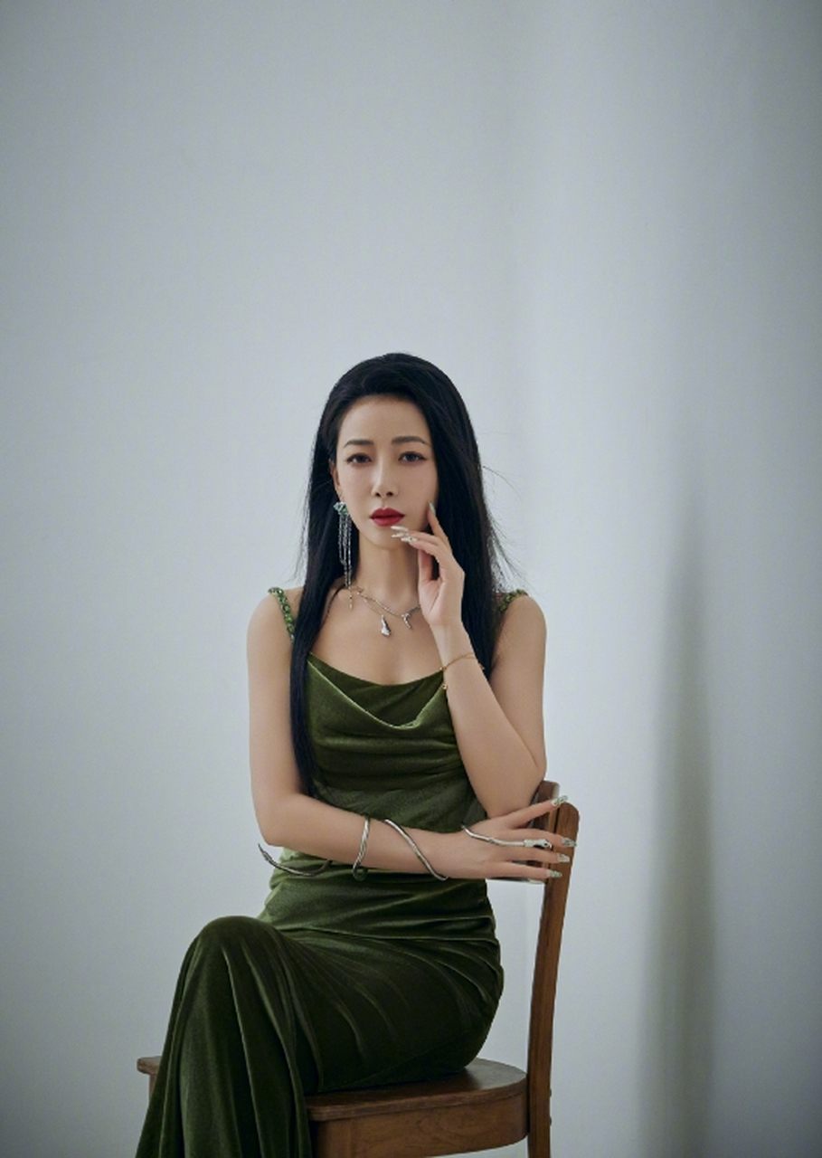 性感火辣的气质女神#陈紫函# 雪肤玉貌,丰腴身姿,风情万种,美艳迷人的