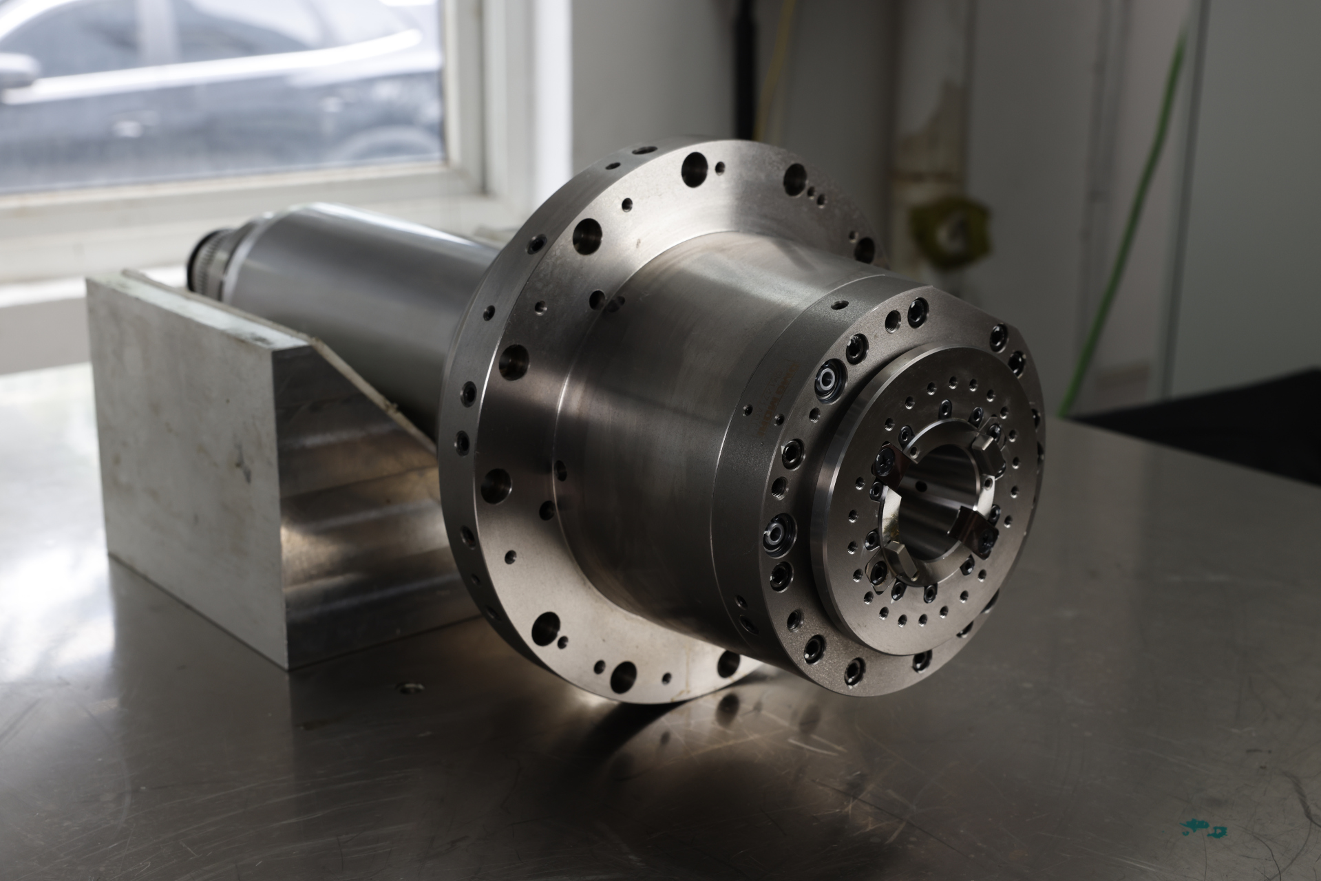 数控机床电主轴部件的润滑,冷却和密封是数控机床在使用和维护之中应