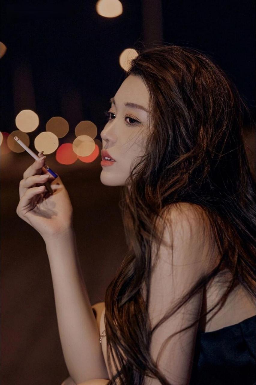 失恋美女街头情绪写真