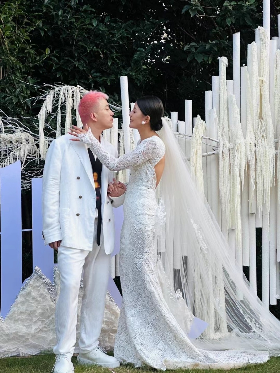 jonyj举行婚礼# #动态30天打卡挑战#   jony j与女友布瑞吉喜结良缘