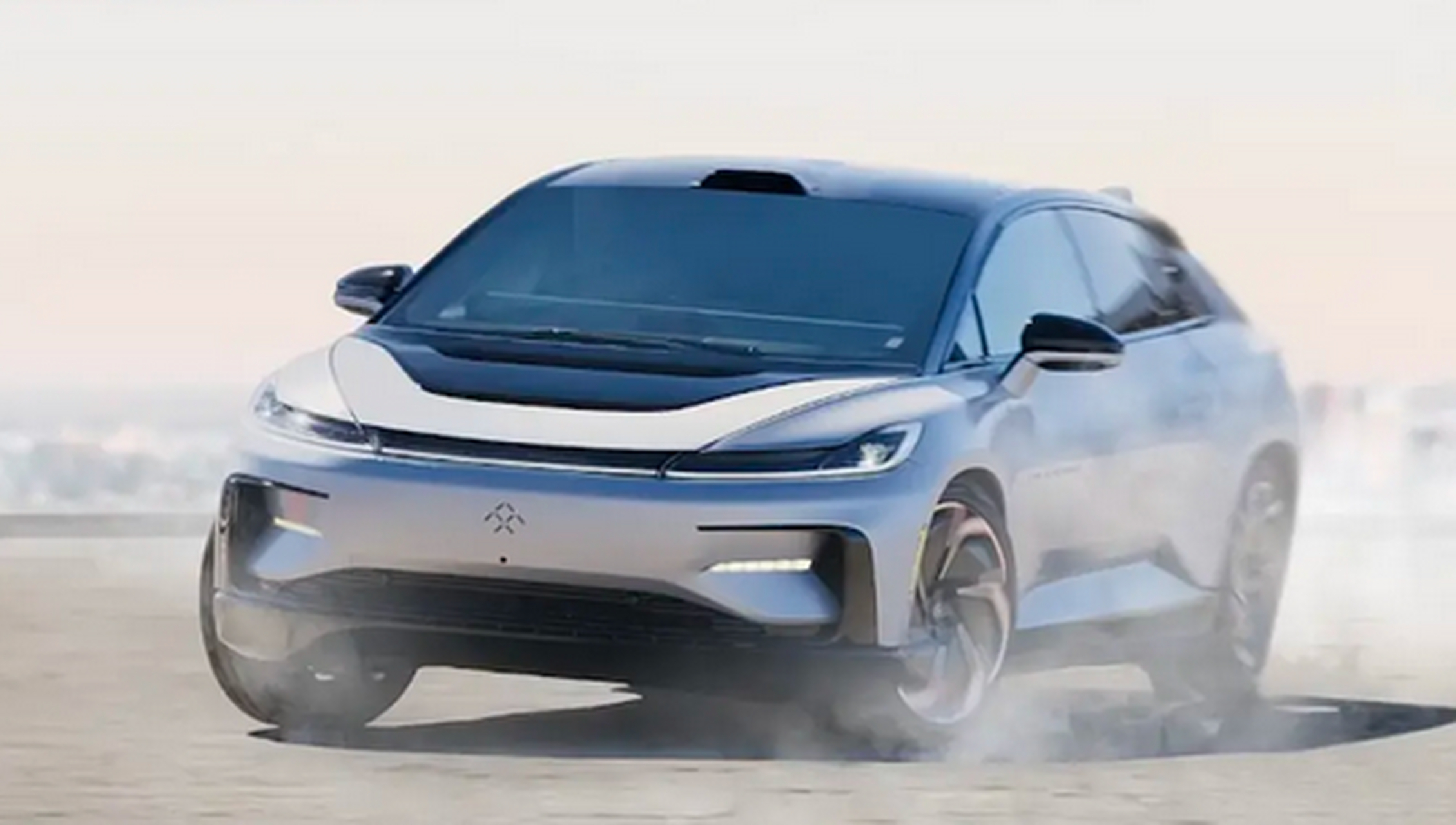 日前,法拉第未来公布了首款车型ff 91 2.