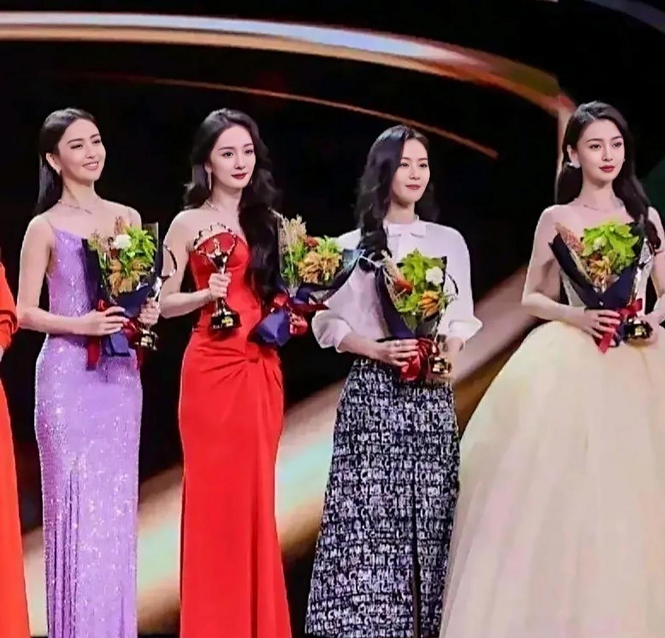 佟丽娅,杨幂,刘诗诗,杨颖同台领奖,从衣服看婚姻状态!