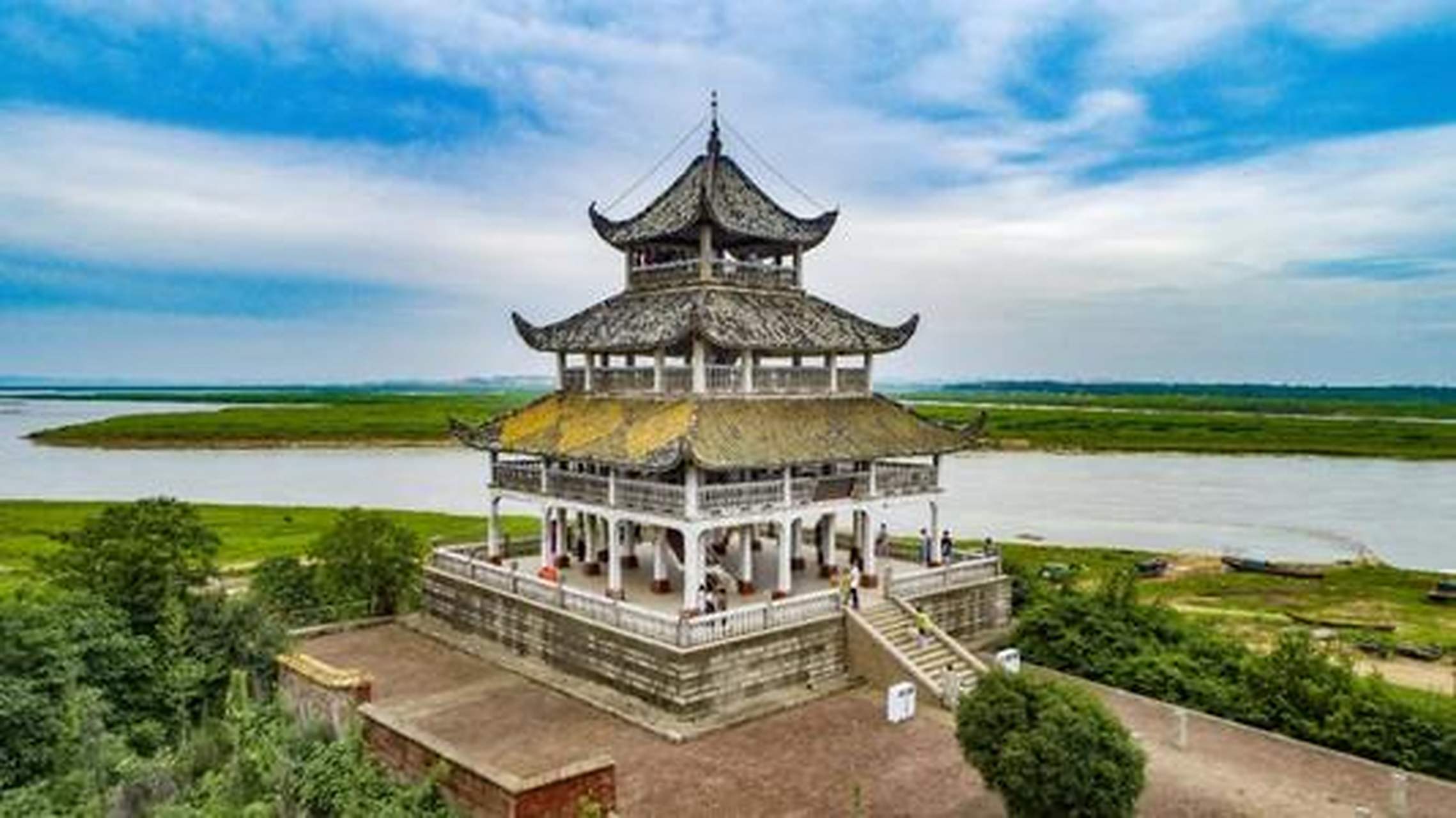 望湖亭,据说这个楼阁是陈陈友谅的夫人娄妃最喜爱的地