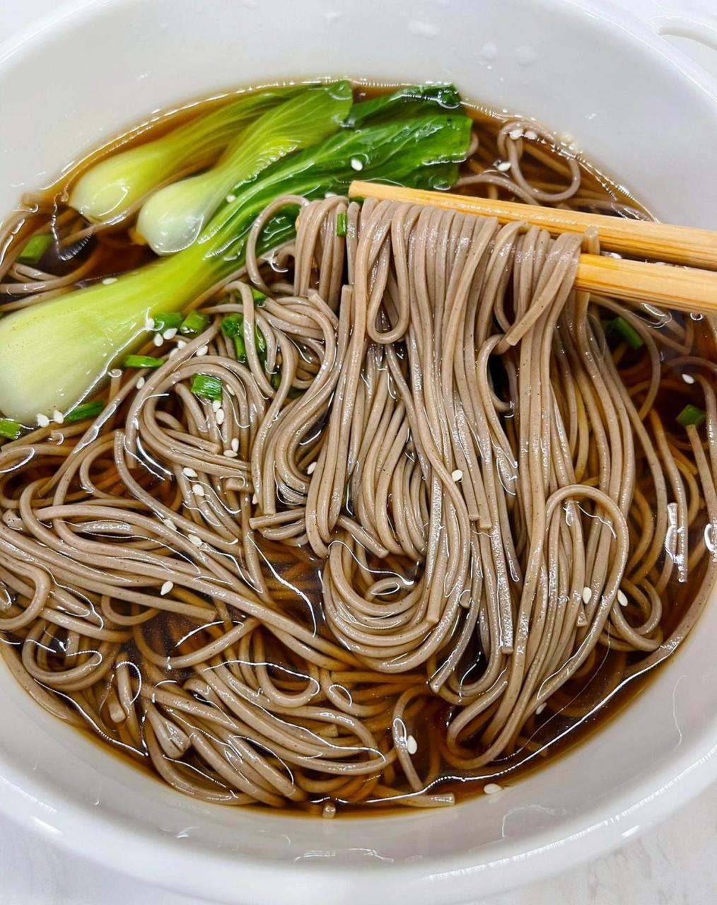 低脂不怕胖清汤荞麦面 超好吃[鸡蛋]今天做一碗不辣的清汤面,做法简单