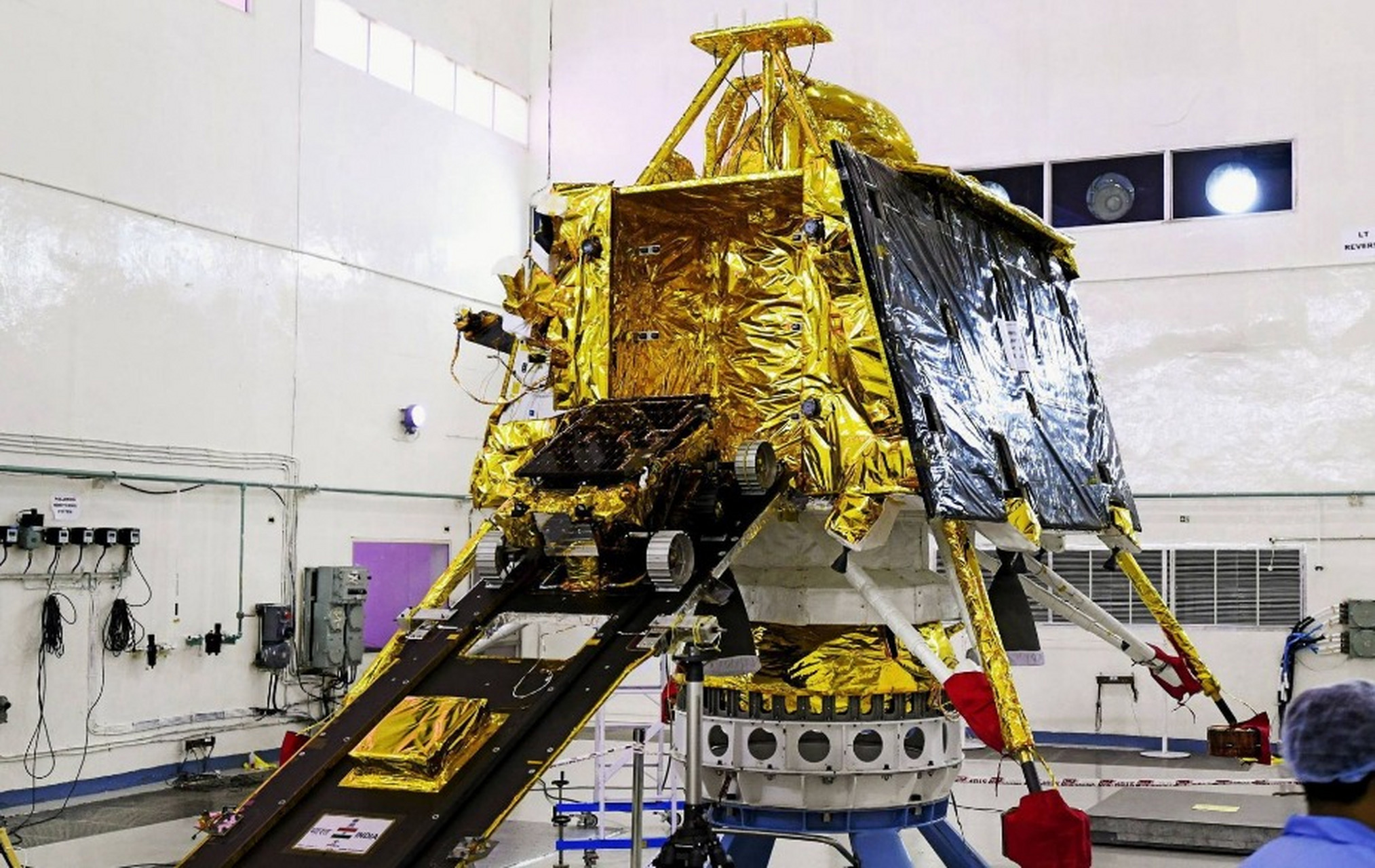 印度成功发射"月船3号月球探测器",实力不容小觑,我们该谦虚谨慎!