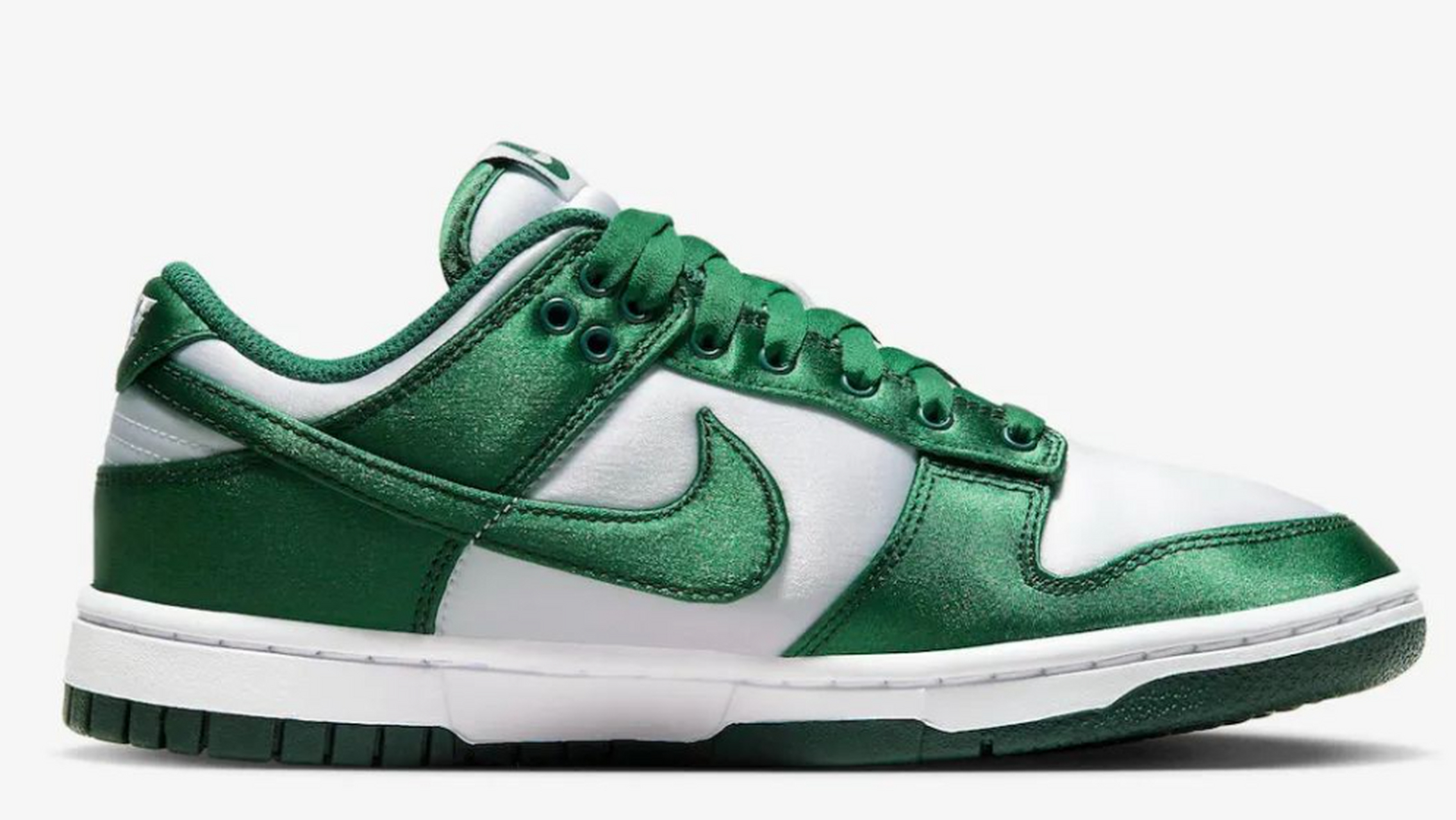 耐克dunk「白绿丝绸」曝光 虽然dunk的热度已经大不如前,但nike依旧没