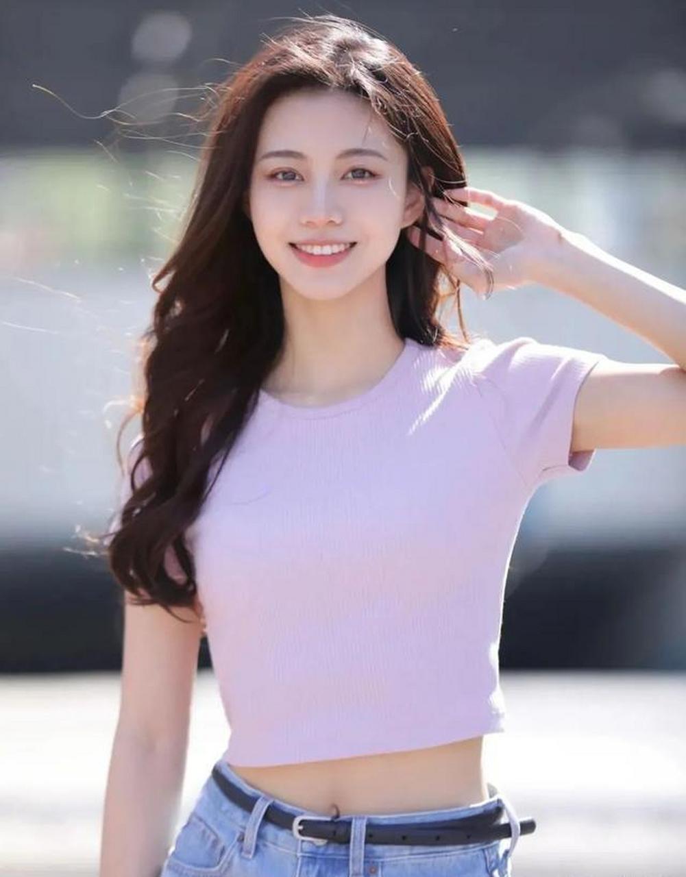 唇红齿白,明眸善睐,女神级的人物