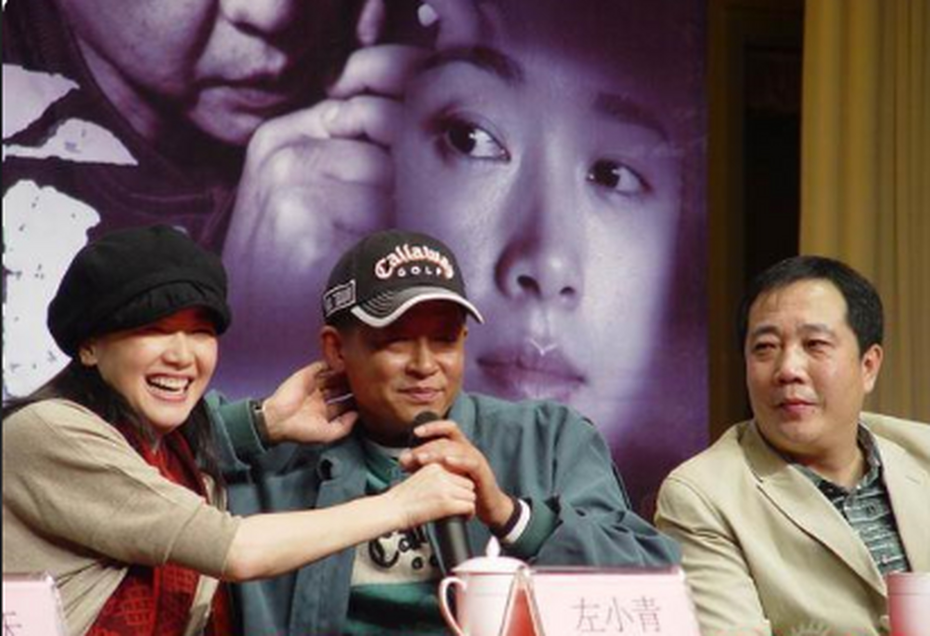 几年后,王志文和左小青再聚首,在酒桌上聊起当年拍摄《天道》时候的