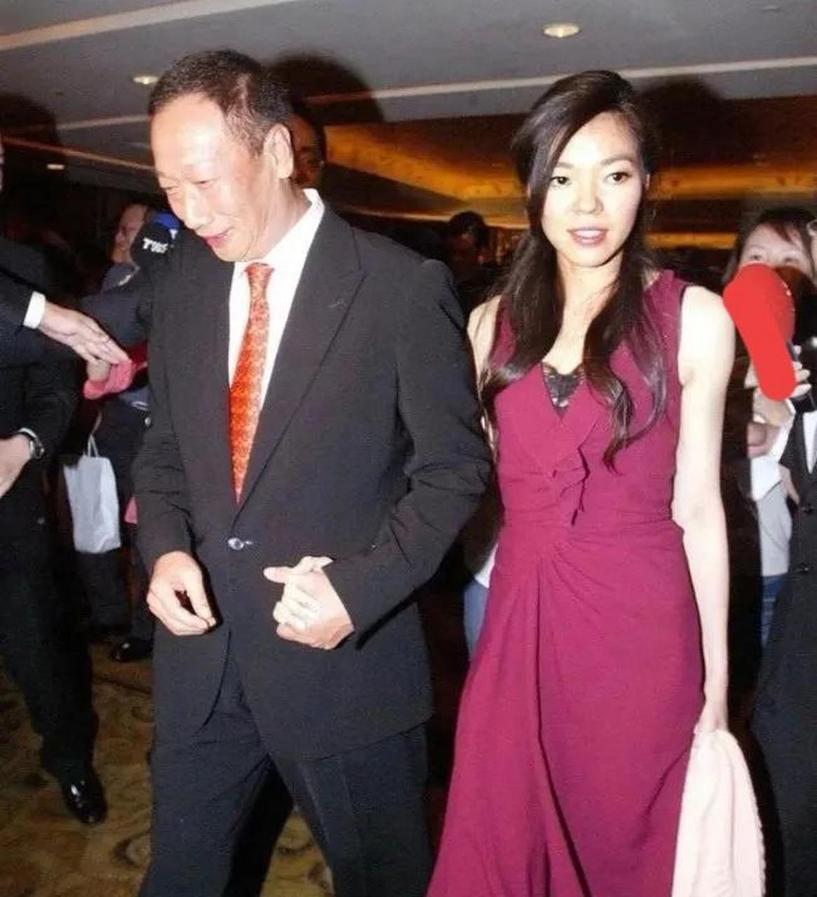 富士康总裁郭台铭:前妻助其成为台湾省首富,现任妻子比他小24岁