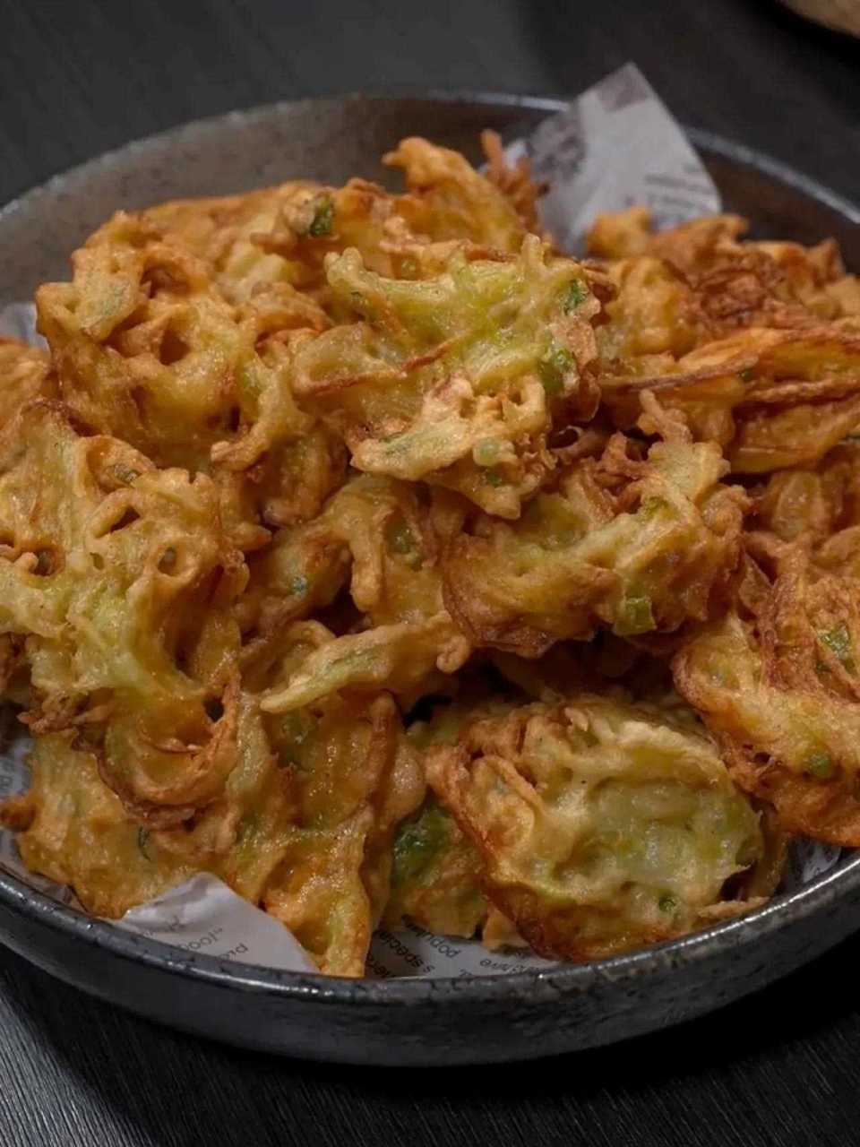 老家的味道,萝卜丝炸咸食,食材简单,吃起来比肉还香.