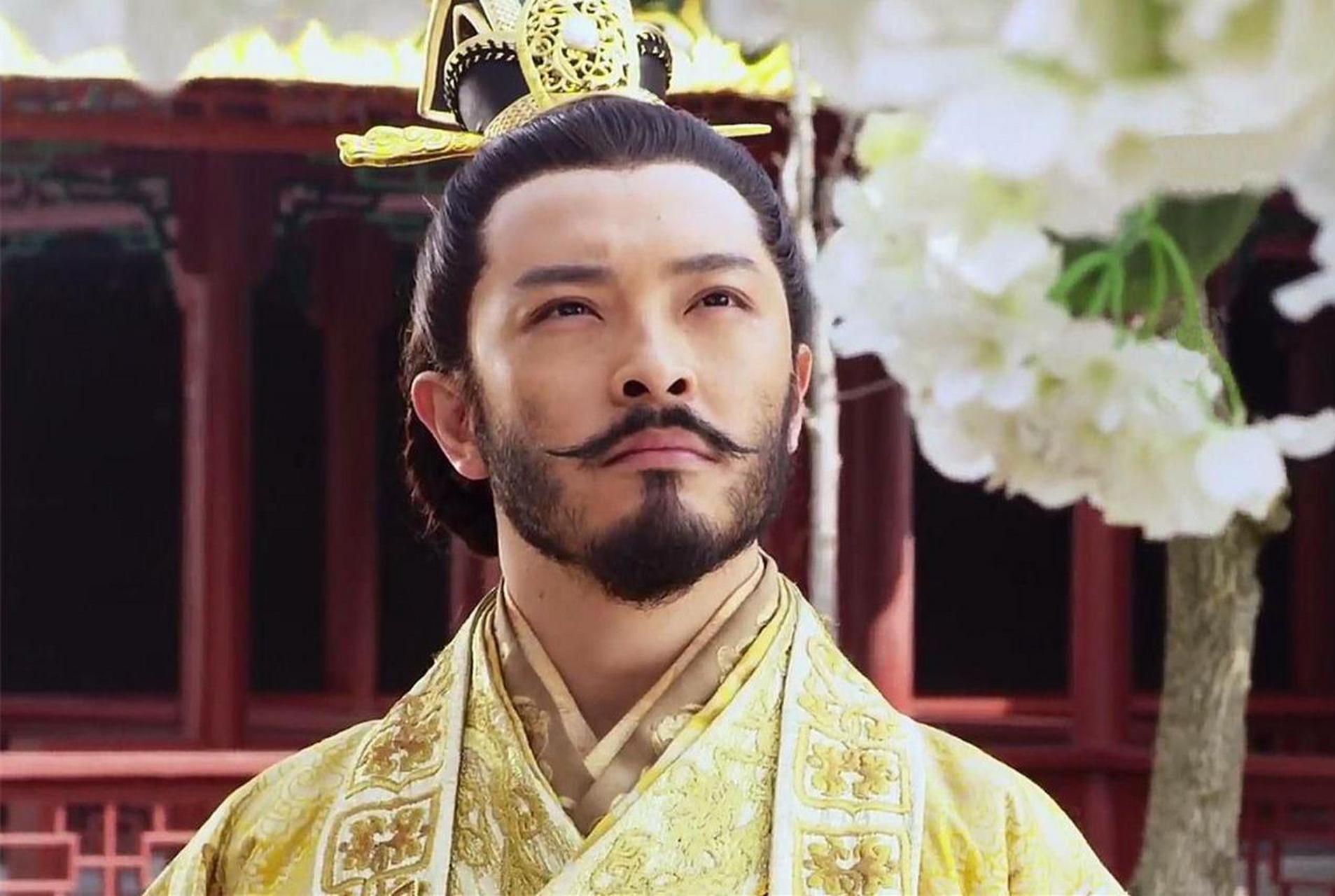 隋炀帝继位以后,每日沉迷女色.在听说洛阳美女多以后,便决定迁都洛阳.