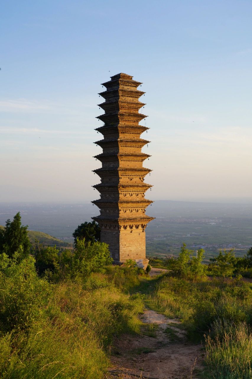 旱泉塔 位于山西省运城市万荣县高村乡孤山西麓,原为孤山槛泉寺附属