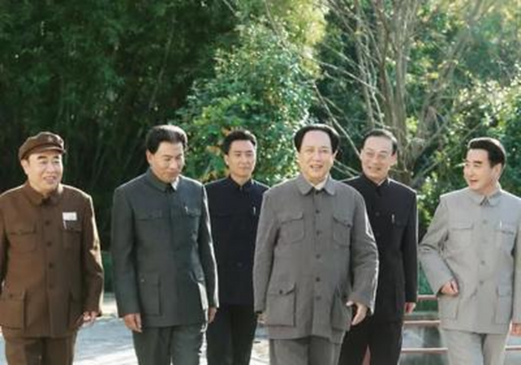 电视剧《香山叶正红》是由巴特尔导演执导,盛和煜,柳桦为编剧,由