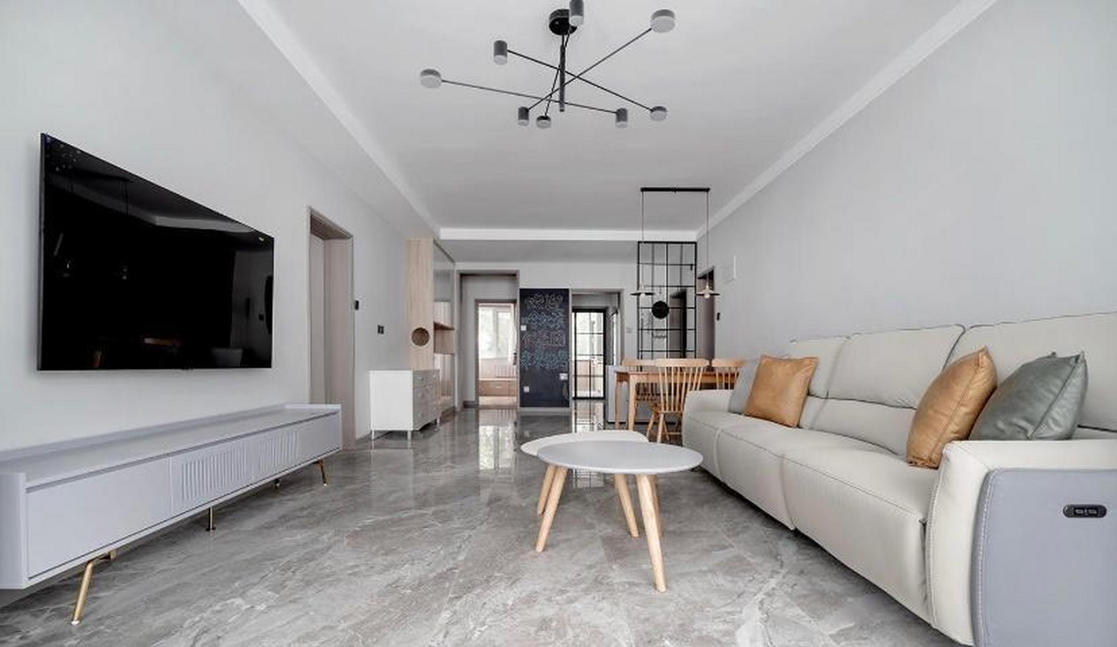 清爽耐看的简装风格! [雪花][浮云]从客厅看向餐厅,进门左手边是换鞋