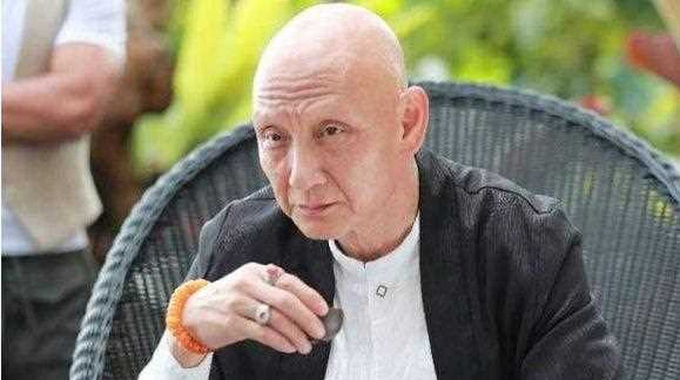 杜玉明作为一个老戏骨,出演过许多反派角色,他总能展现出极强的气场