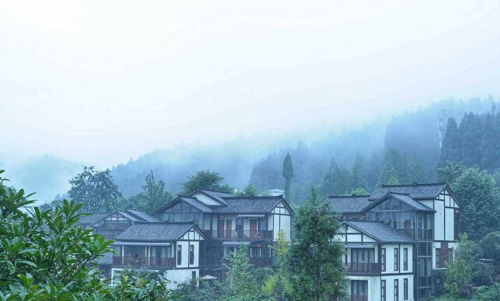 峨眉半山七里坪,一个与风景名胜峨眉山为伴的国际度假避暑胜地,气温24