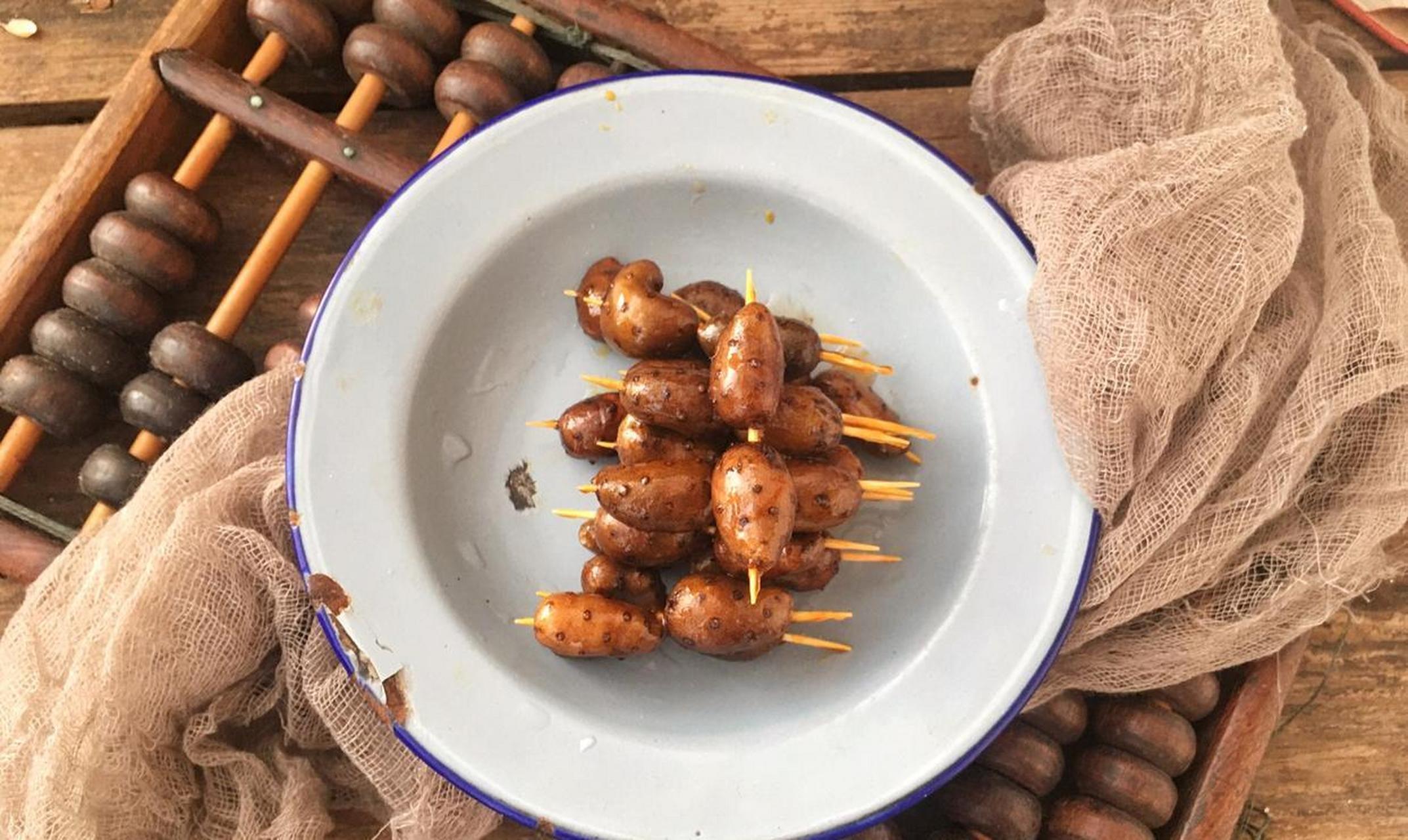 糖葫芦山药豆 糖葫芦山药豆的用料 山药豆:适量 冰糖:100 水:100 牙签