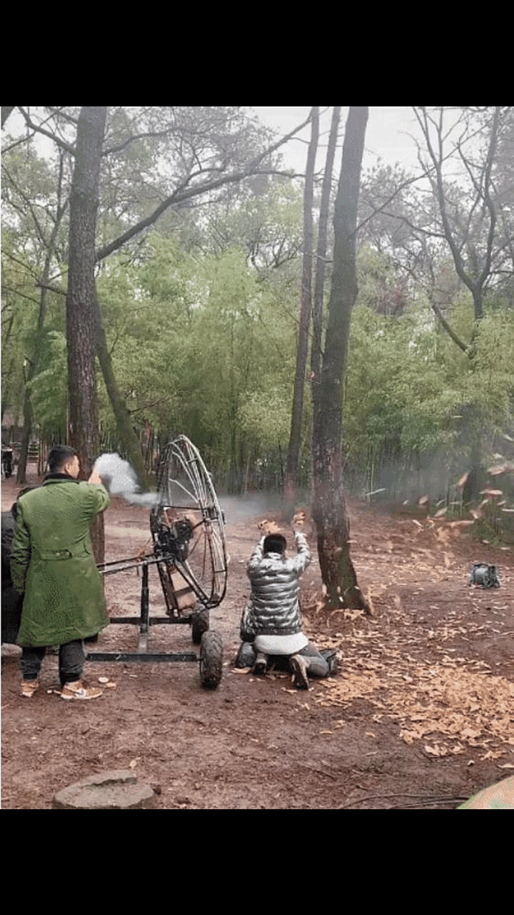 gif创作人# 电视剧中突然出现的一阵"妖风",原来连五毛钱特效都不 ..