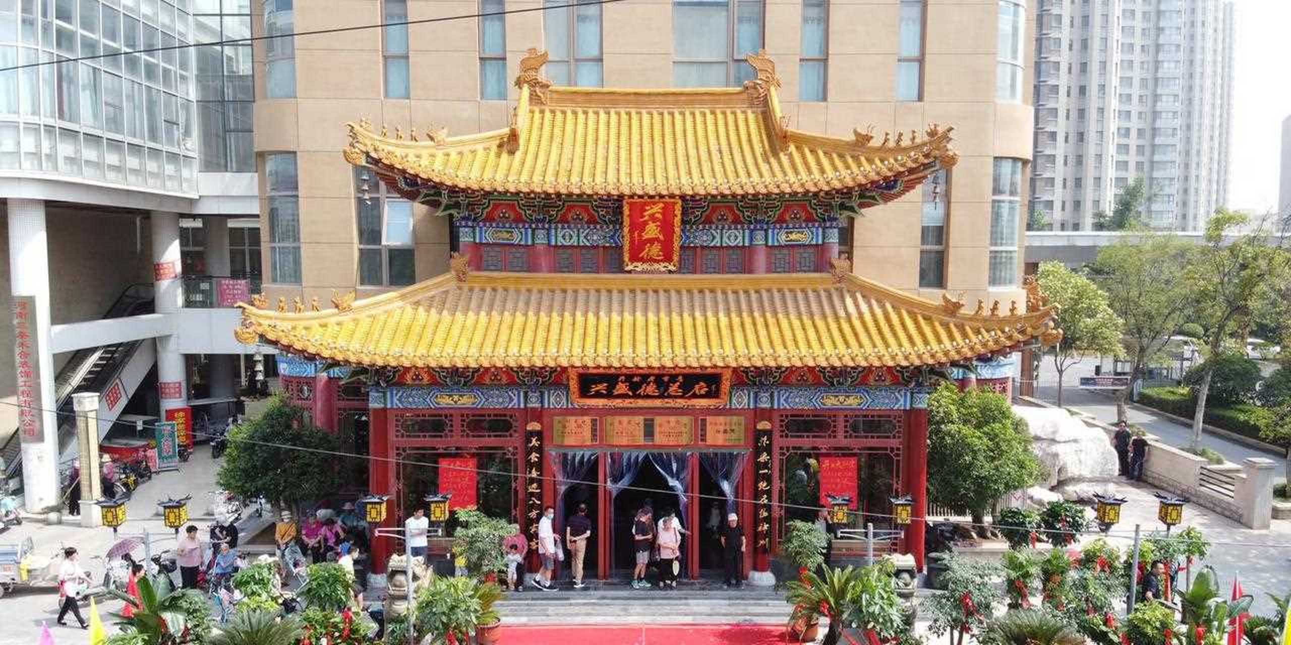 [小黄鸭] 其实它除了花生,还有各种熟食特产! 今天兴盛德总店开业!