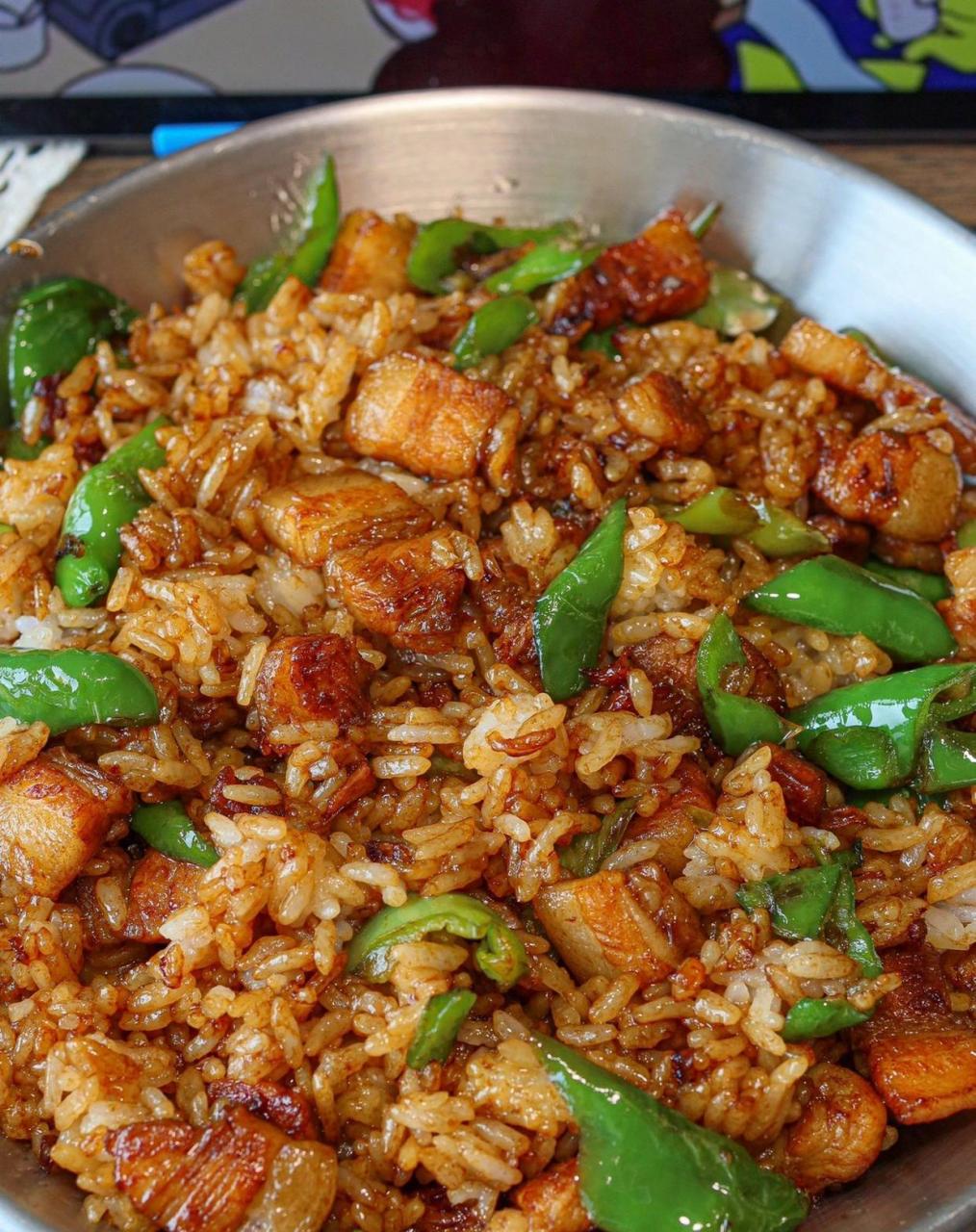 这个回锅肉炒饭真的超香,吃一次忘不掉那种～ 95准备食材 五花肉青