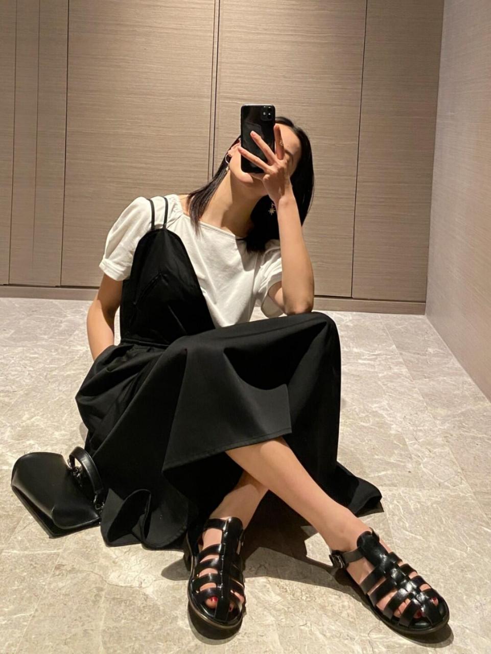 夏日罗马凉鞋搭配大赏# 这个季节穿一双袜子刚刚好 感觉袜子搭配凉鞋