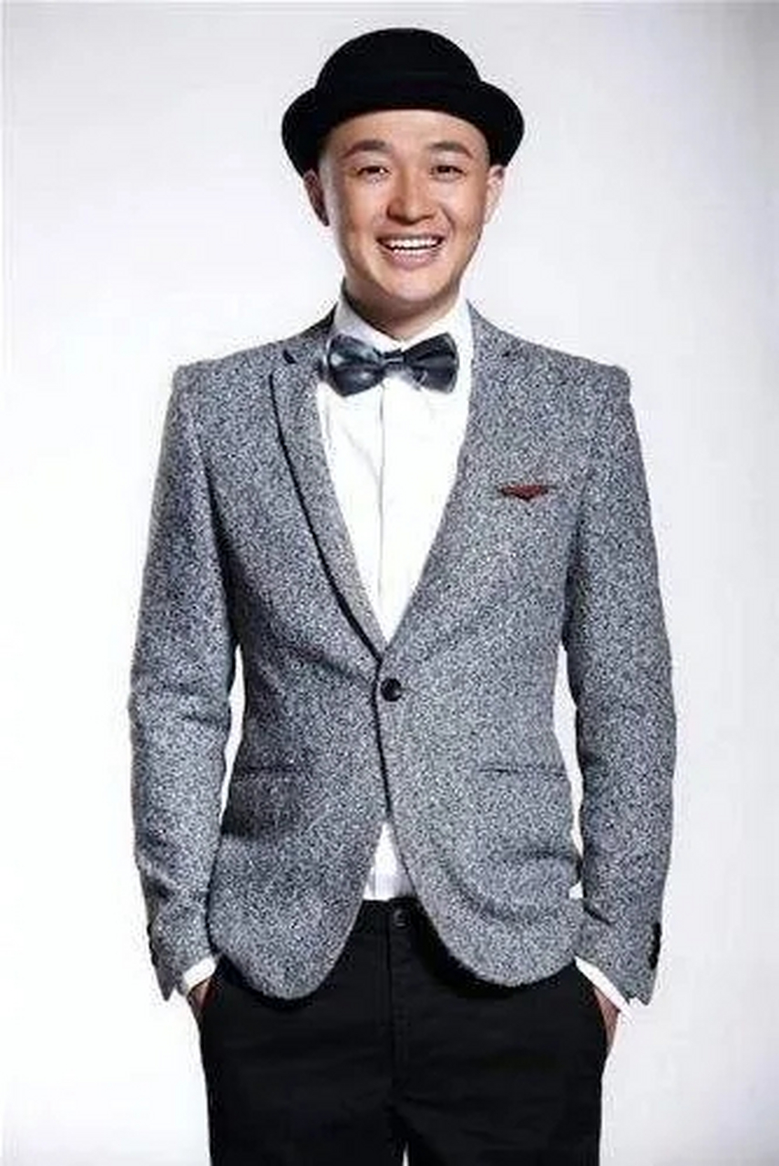 一次,包贝尔给赵丽颖打电话:"妹子,我是你包哥,过来帮哥客串个角色"