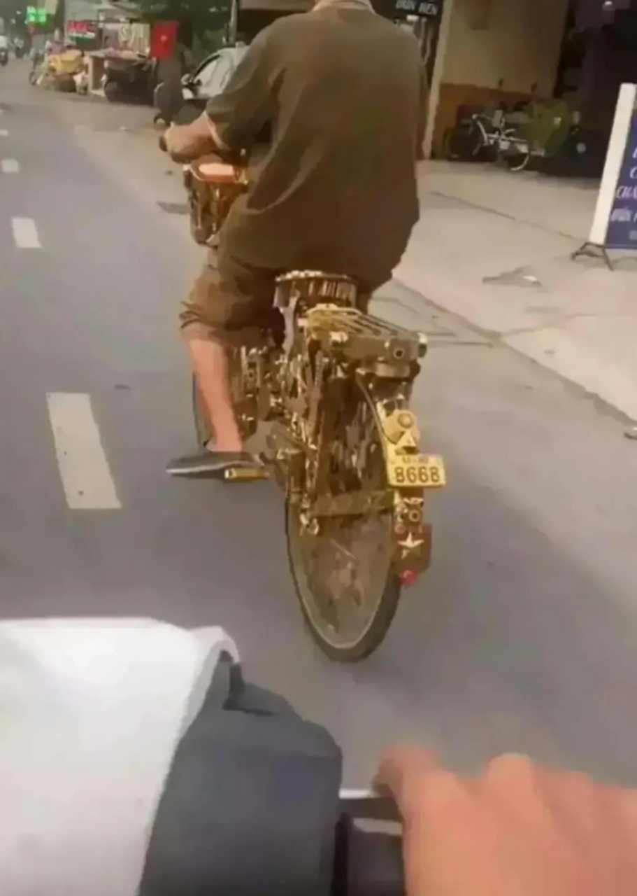 黄金无足色,白璧有微瑕. 求人不求备,妾愿老君家.