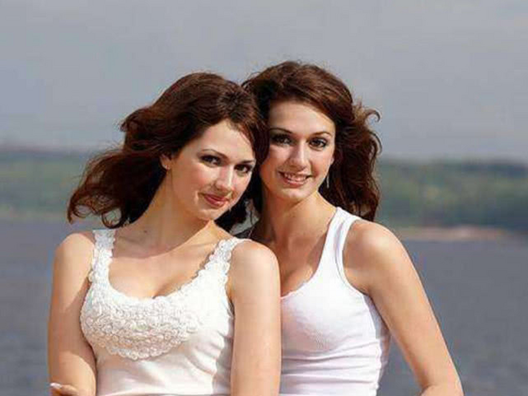 50多岁的羿光,见到20多岁的俄罗斯美女伊娃,第一次就夸她漂亮,第二次