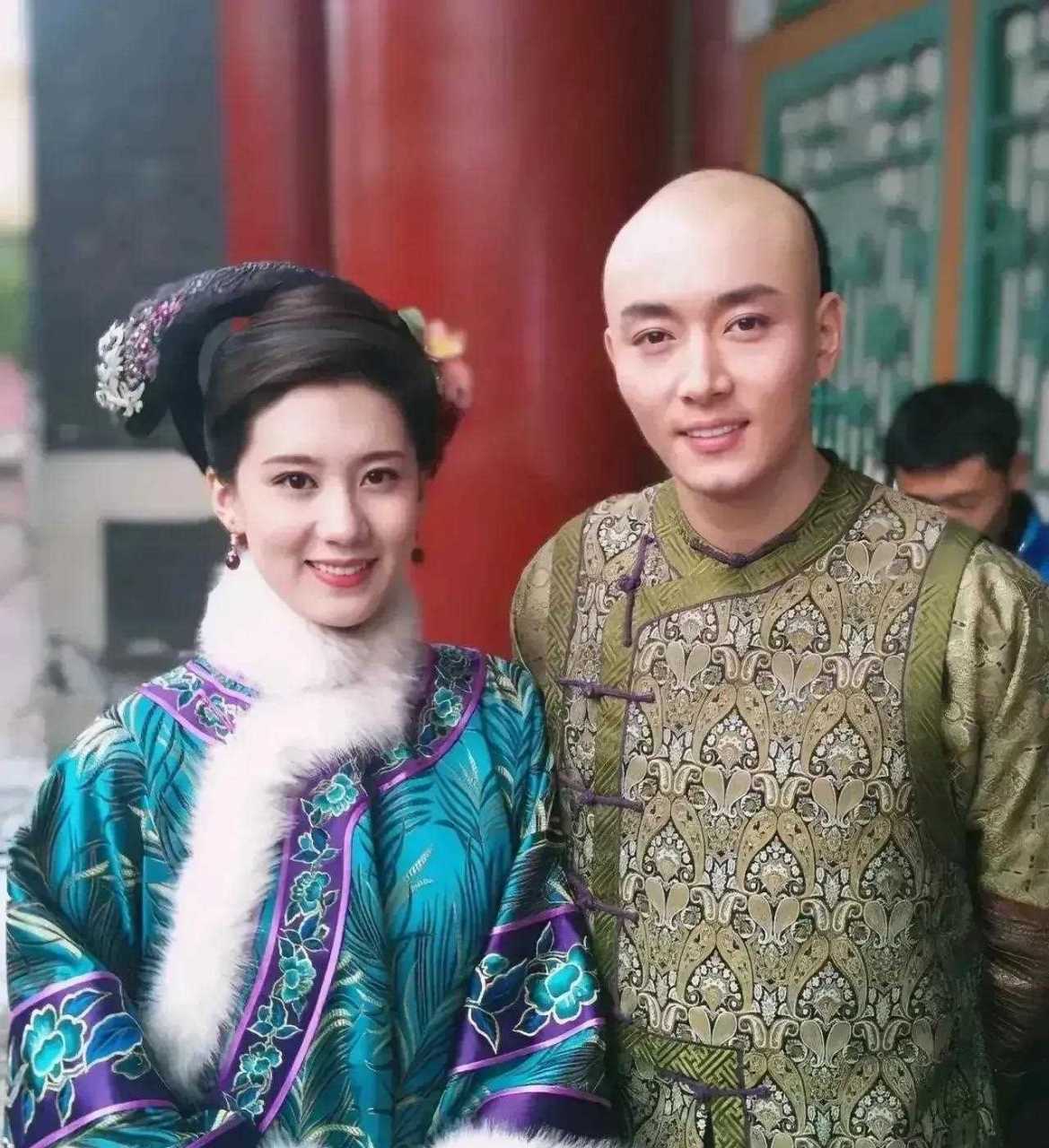 孟静娴的扮演者叫杨淇,比甄嬛漂亮多了!