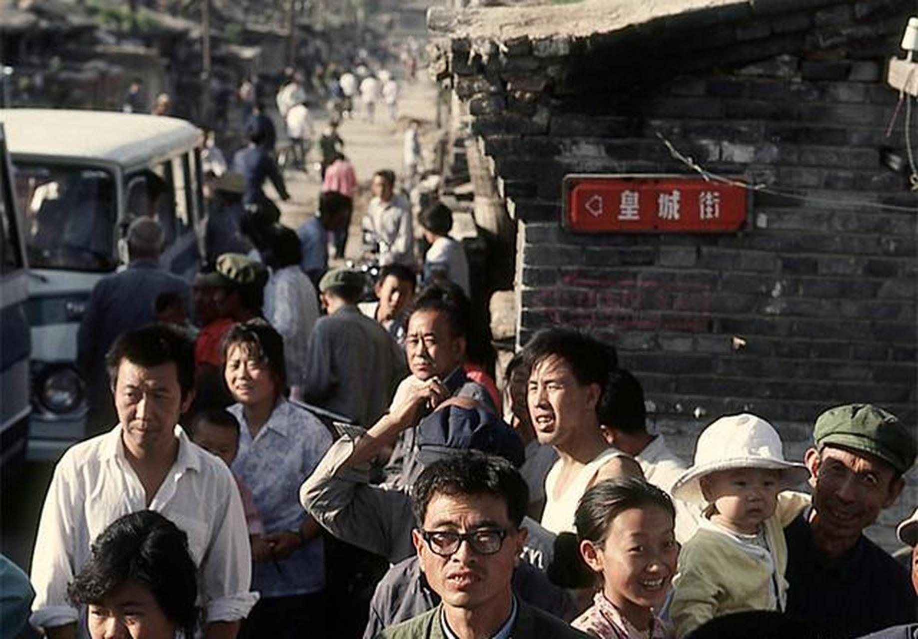 80年代大同老照片:大西街,少年宫,皇城街,鼓楼,展览馆