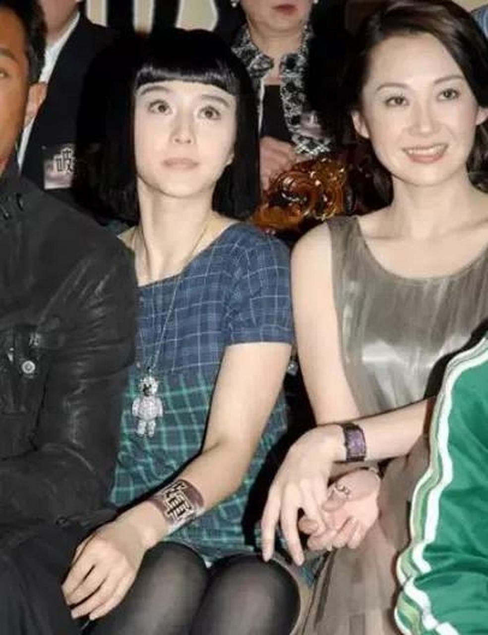 与毛阿敏宁静同框,她两人性格开朗更加显的许晴温柔可人.