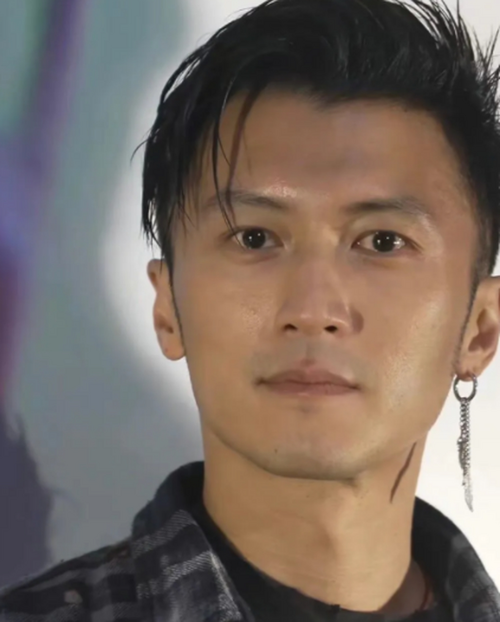 谢霆锋为啥这么抗老,皮肤紧致非常细腻,看不到一丝丝毛孔,五官是真帅