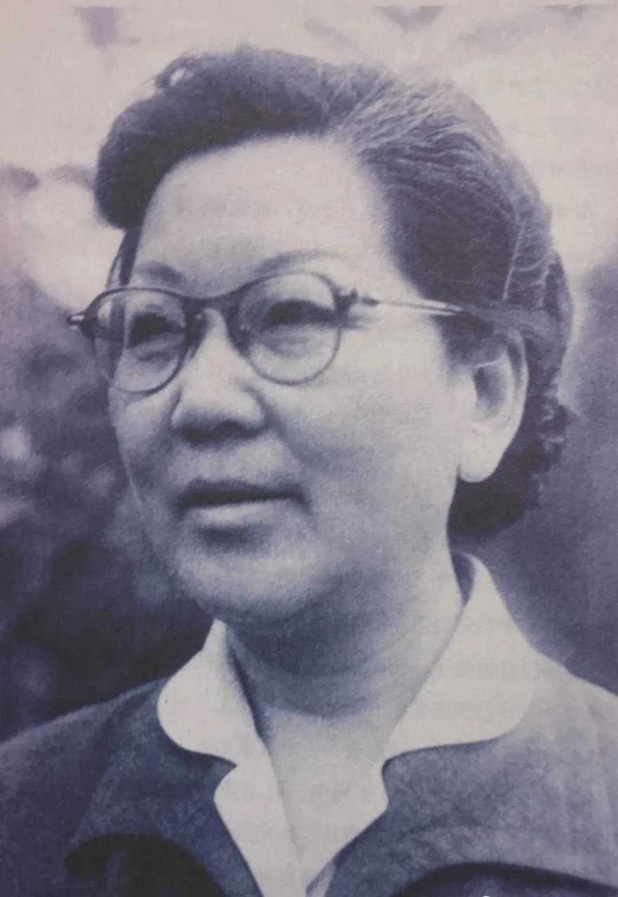 一是董竹君,她出生在上海,但老家在江苏海门,后来嫁给四川副都督之时