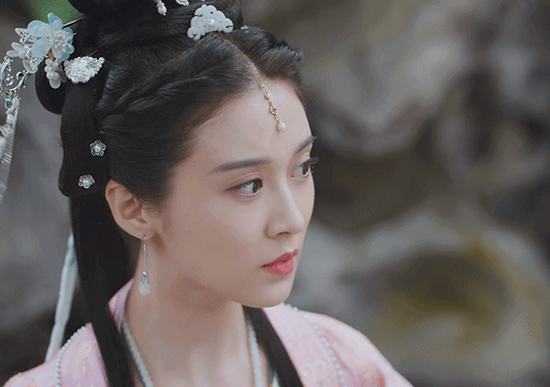 《花轿喜事》被吐槽了,饰演杜冰雁的白冰可不仅苦大