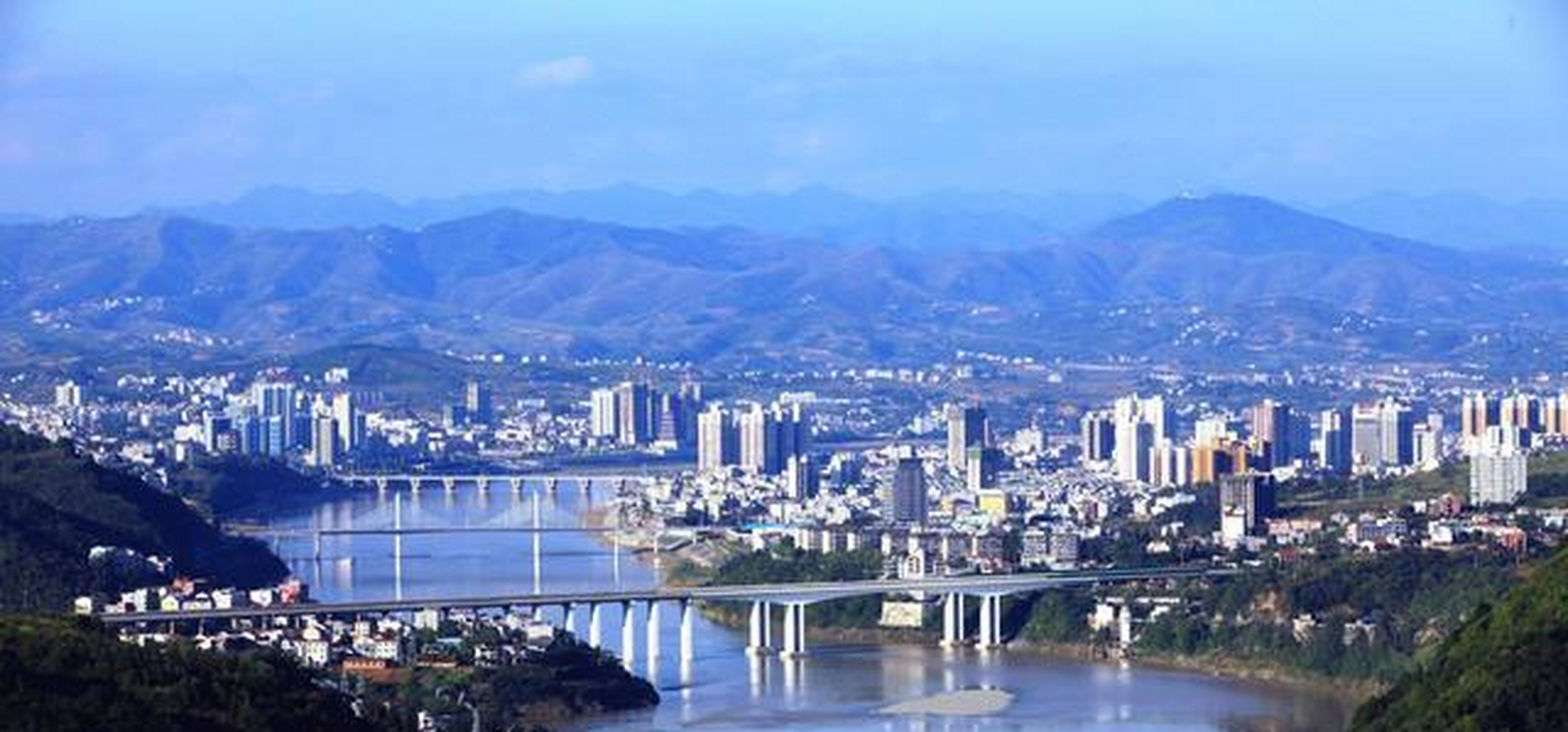 安康处在陕西的东南部,因此周边所处的城市都非常的发达,并且北边就是