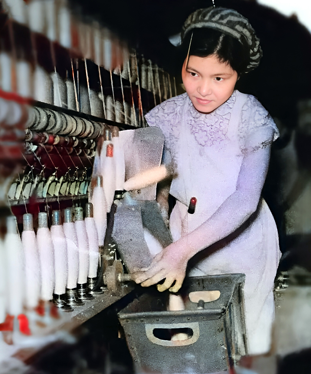 1950年代,上海三名纺织工人