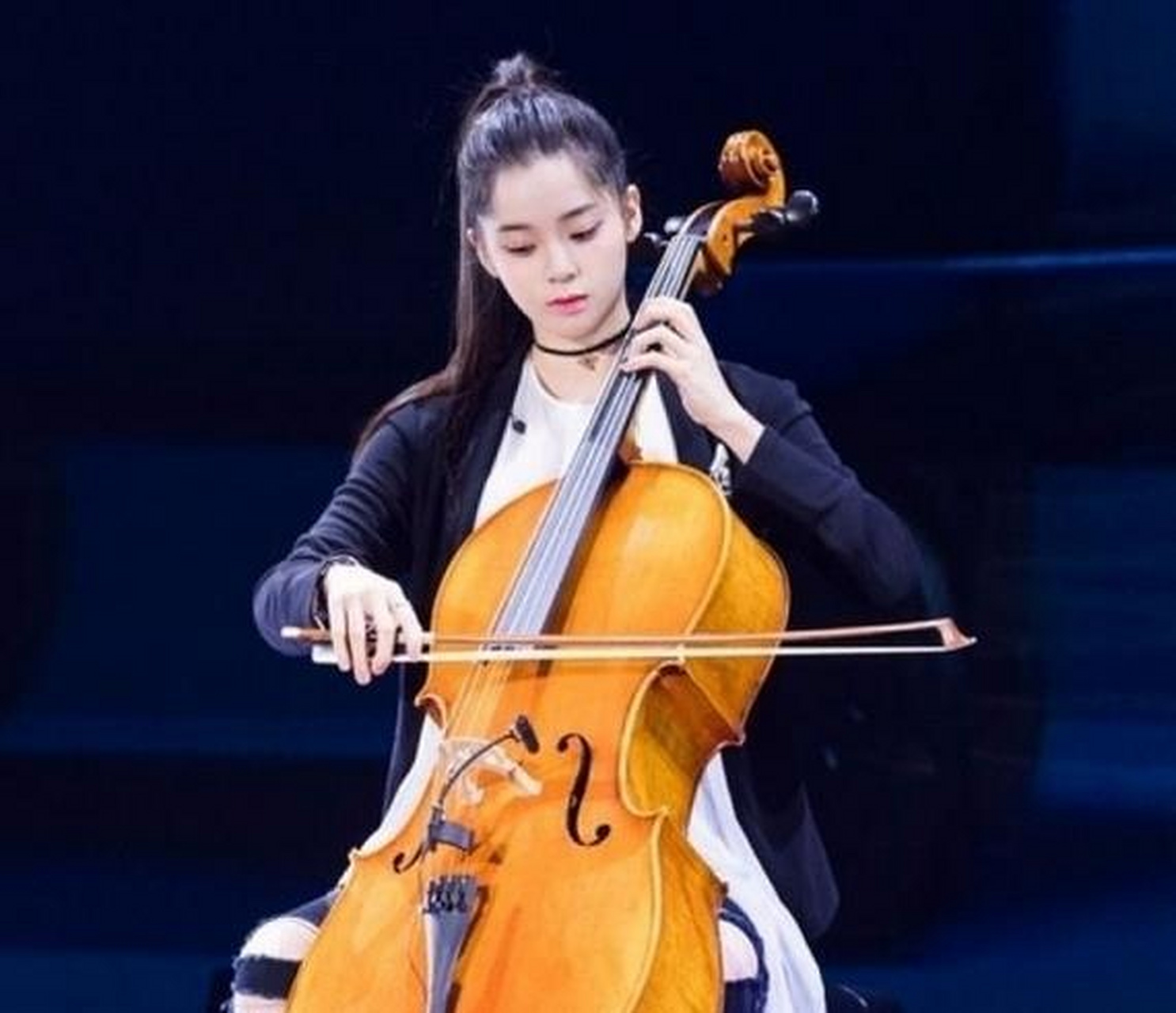 重点来了,关于欧阳娜娜,黄磊在餐桌上评释本人的立场,收官之夜里,朋友