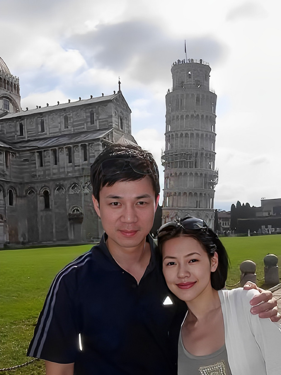 小s和丈夫许亚军,一张十年前的老照片,有人说他们看起来像夫妻,也有人