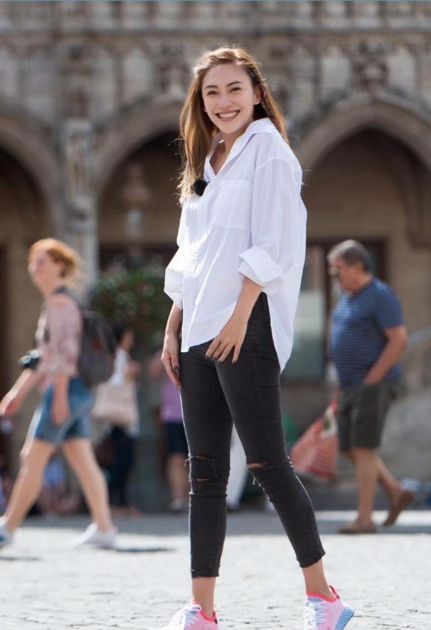 应采儿晒亲子合影!jasper身高猛蹿,弟弟扎小辫被当成女儿养好美