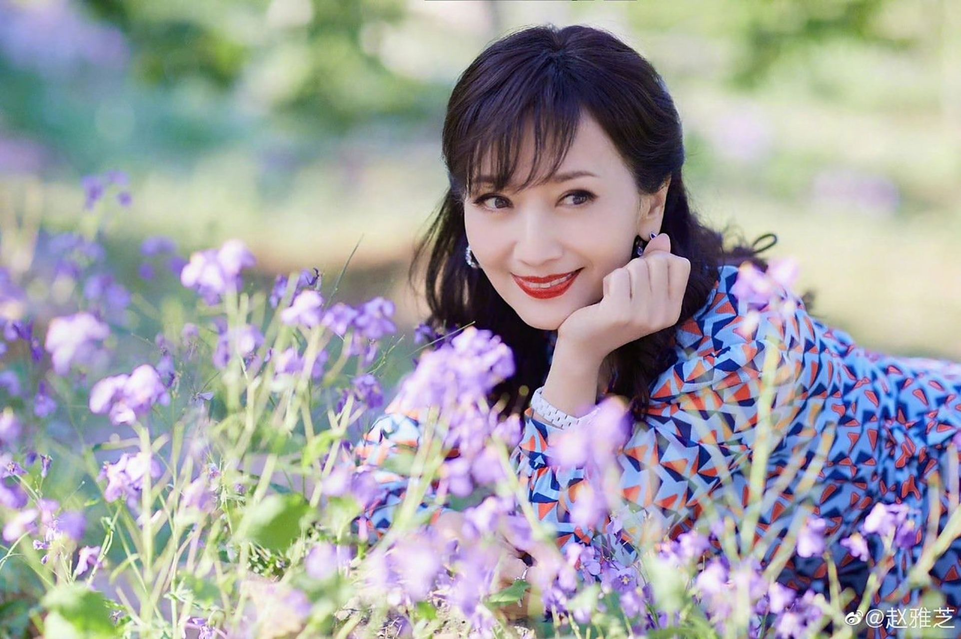 赵雅芝的美貌,倾倒几代人,梦幻般的情感经历让人们神往.