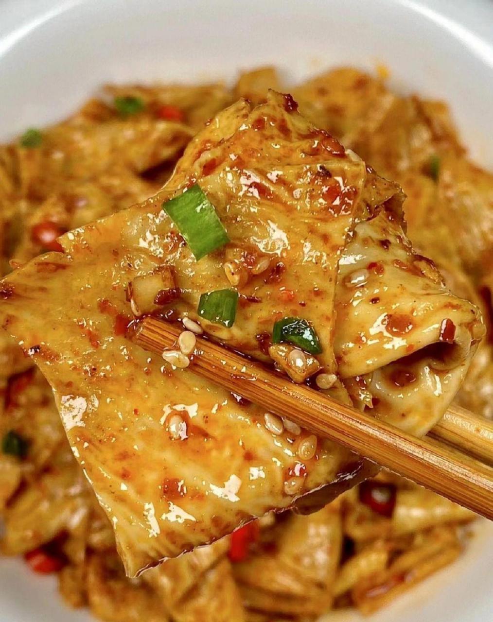 孜然豆皮,绝757575|||豆皮裹满酱汁,香辣过瘾,拌米饭98两碗都