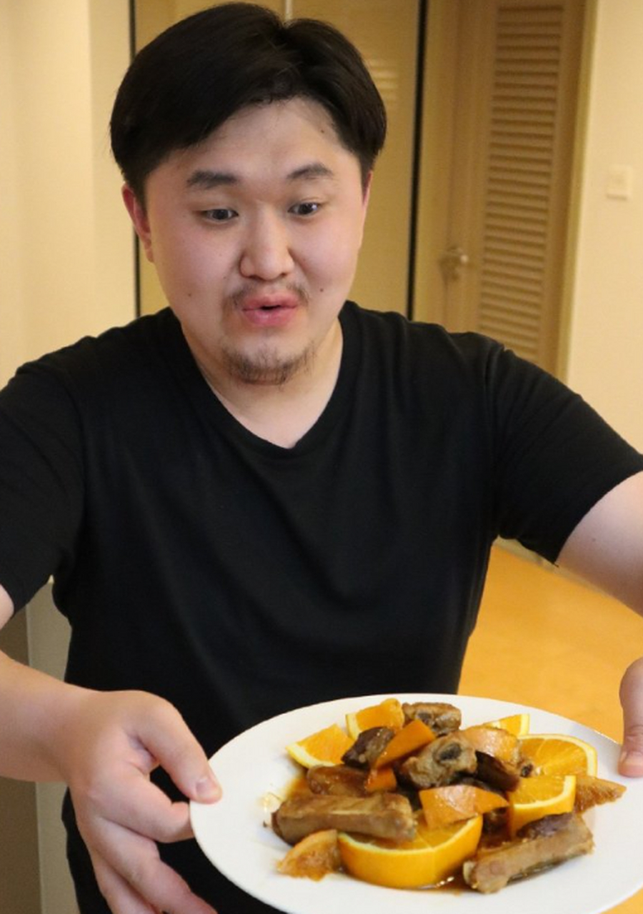 杨迪# #百乔# #杨迪百乔一口炫蛋糕挑战# 最近,社交平台热榜上出狭怂