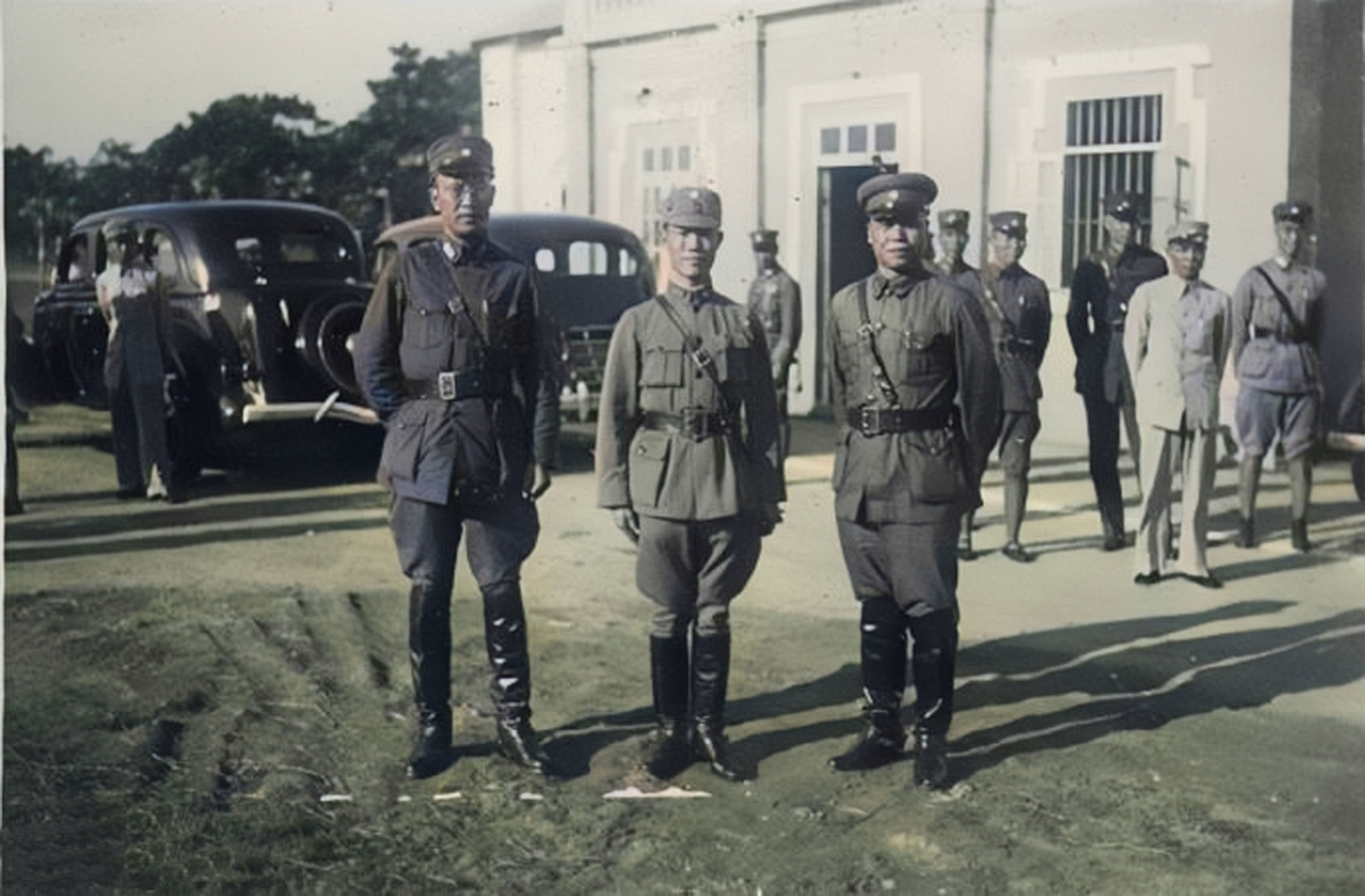 1936年10月10日,广西南宁,从左到右,白崇禧,陈诚,李宗仁三人合影.