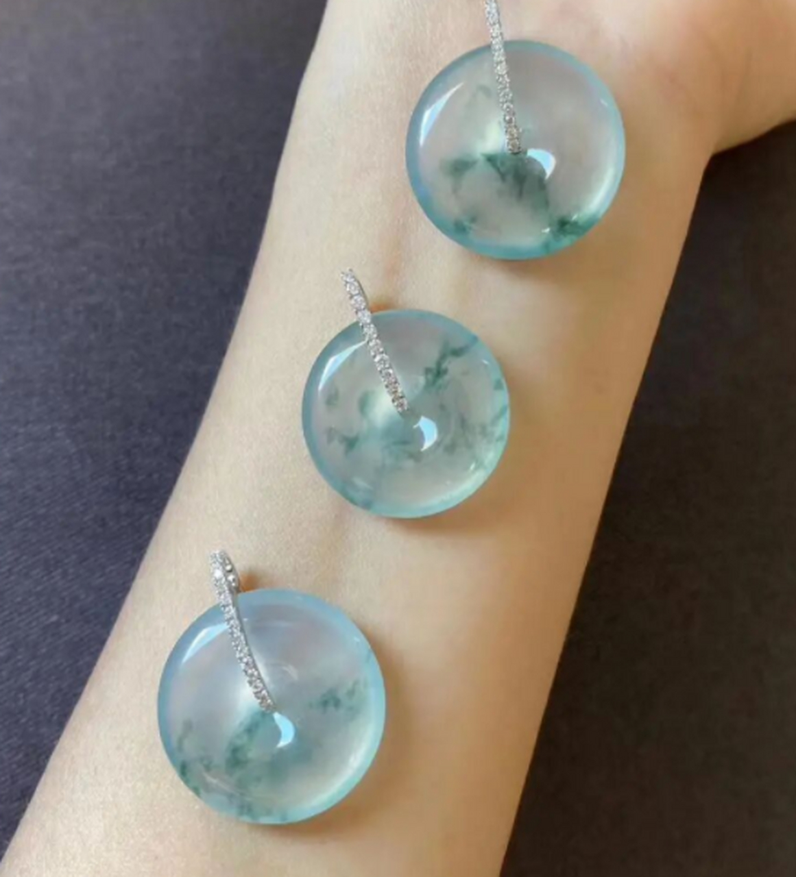 玉缘儿翡翠##点击头像看直播#  帮翠友做了三枚飘花平安扣,品质都很