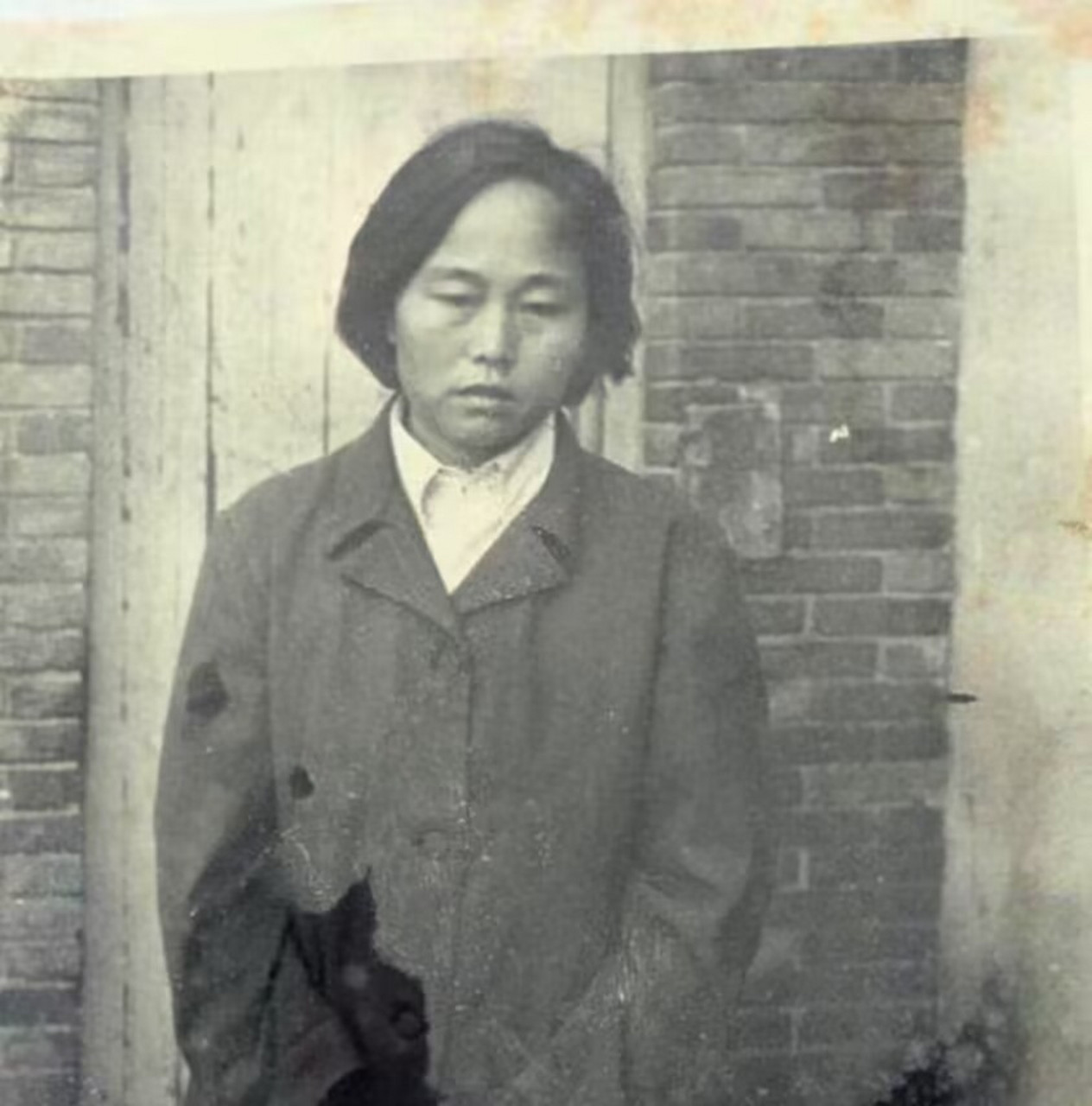 照片中这个无精打采的女人叫晁正坤,是个山东安丘县的巫婆,1986年,此