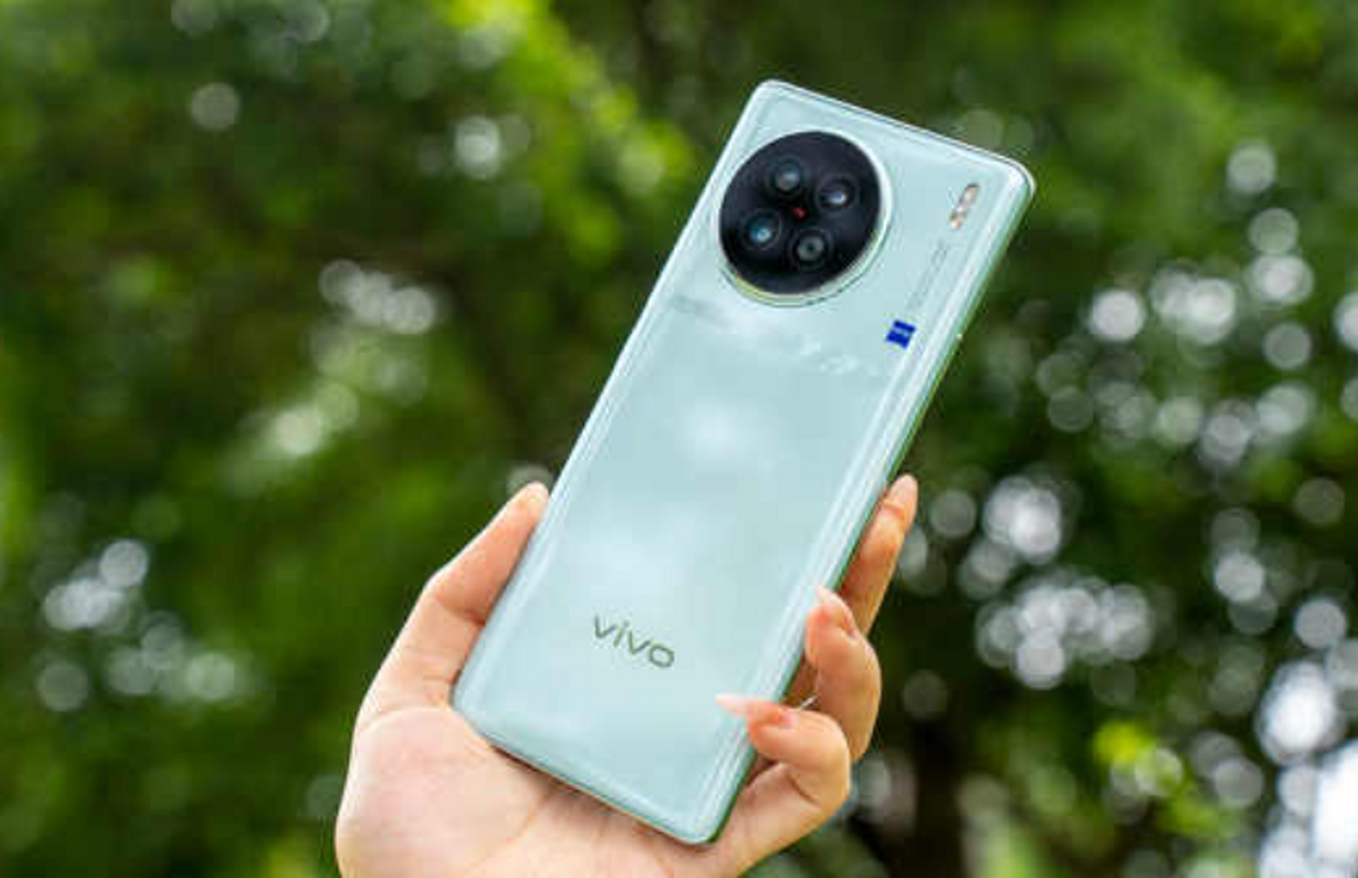 当你第一次拿到vivox90s,一定会被它的外观设计深深吸引.