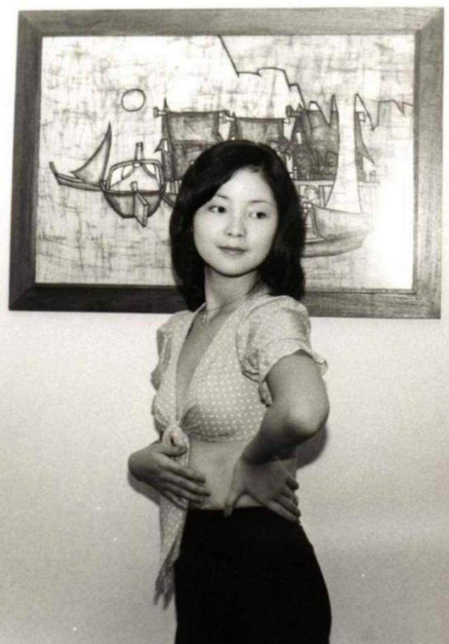 重温邓丽君20岁照片,挚爱歌声正盛,万万没想到已走完人生一半!