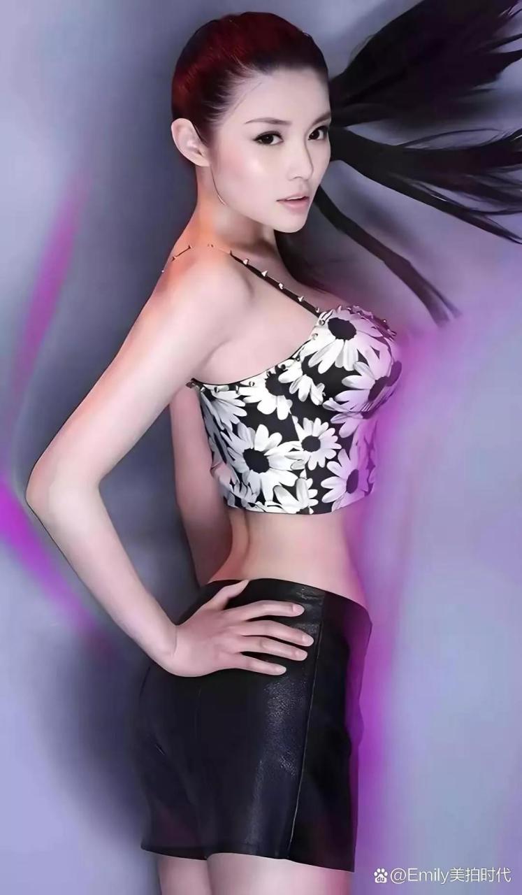 一一美女大嫂:徐冬冬生活写真图片.(图转载:emily美拍时代)