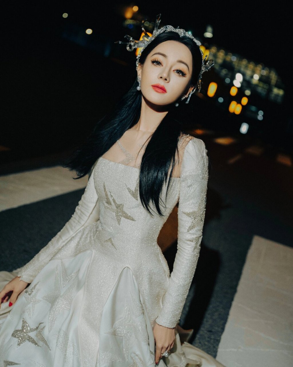 满目星河  mikimoto全球代言人迪丽热巴佩戴mikimoto高级珠宝,闪耀